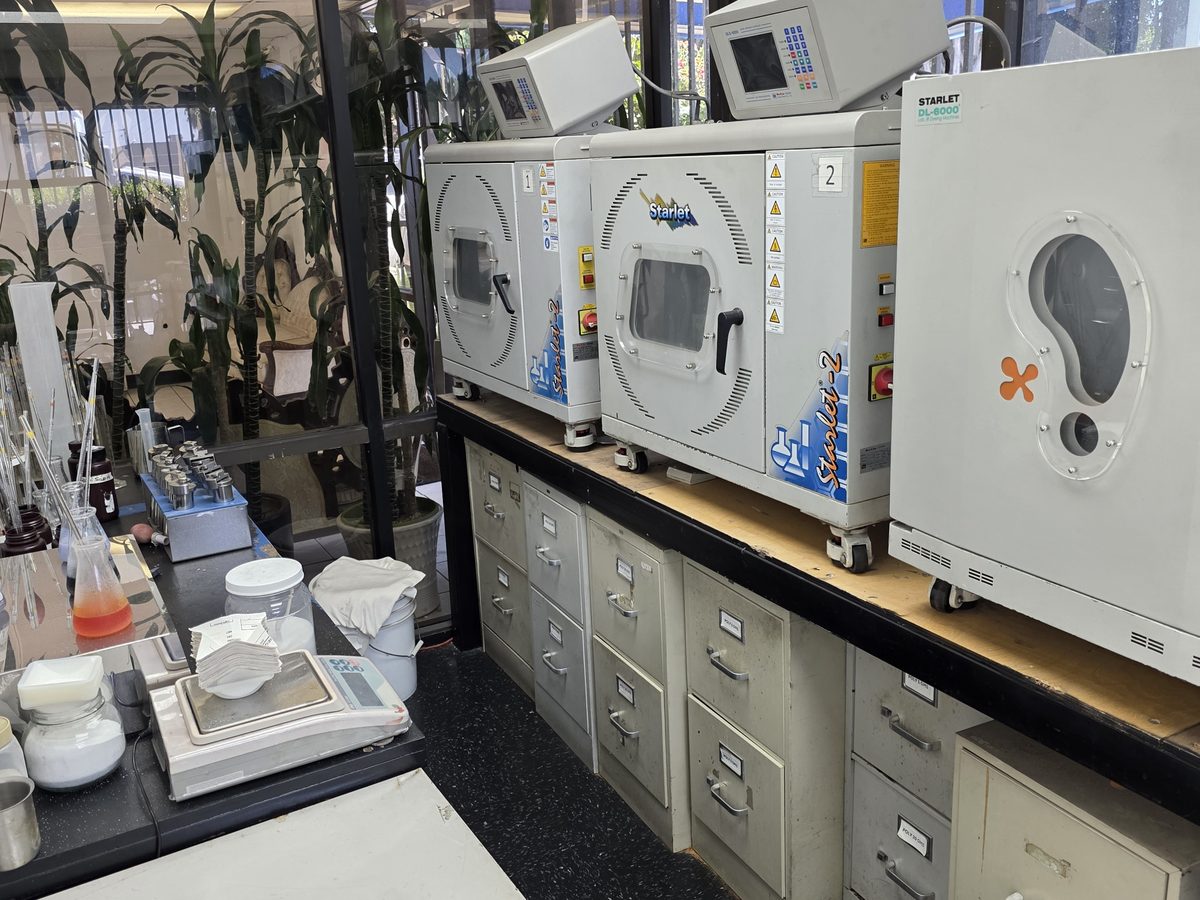 Color testing instrument